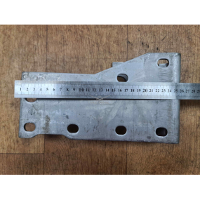 Кронштейн крепления механизма рулевого управления и главного тормозного цилиндра к раме 452