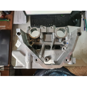 Головка блока ЗМЗ-409051-00 (3-ёх опорная с клапанами, прокладкой и крепежом