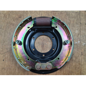 Тормоз БАРАБАННЫЙ задний в сборе (Мост Тимкен/Спайсер - саморазводящиеся цилиндры) левый