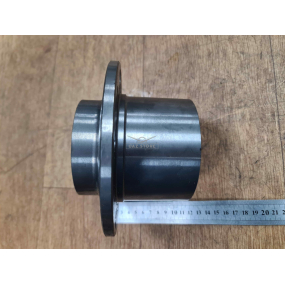 Ступица колеса редукторного моста - без болтов, без подшипников, без барабана