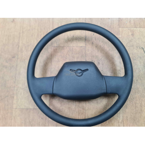 Колесо рулевого управления (с 2018 года) две спицы