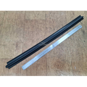 Уплотнитель опускного стекла НАРУЖ дв. перед ЛЕВЫЙ 3163 (1 Барх - 658 внутрь кверху, треуг вперед)