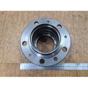 Ступица колеса редукторного моста - без болтов, без подшипников, без барабана