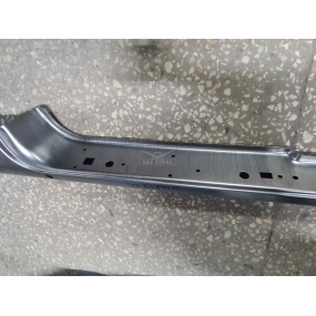 Подножка Patriot (внутренняя) правая (порог) НОВОГО ОБРАЗЦА - без кронштейна