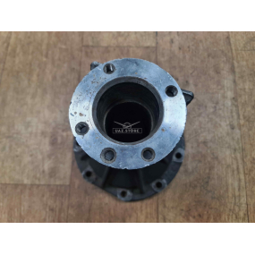 Крышка картера моста переднего редукторного с кожухом полуоси