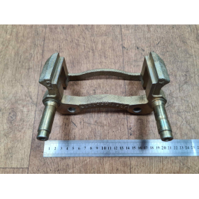 Суппорт переднего (дискового) тормоза - (со втулками и болтами)