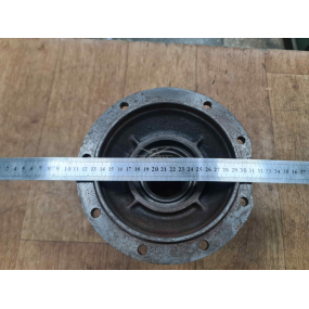 Крышка картера моста переднего редукторного с кожухом полуоси