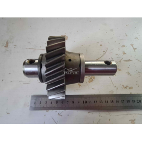 Шестерня промежуточная заднего хода (28 зубьев) в сборе с осью 5-ти ступенчатой КПП DYMOS