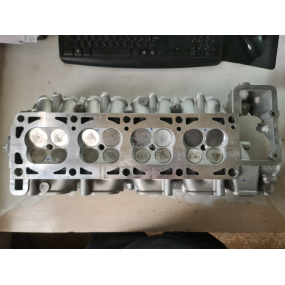 Головка блока ЗМЗ-409051-00 (3-ёх опорная с клапанами, прокладкой и крепежом