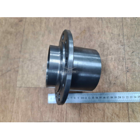 Ступица колеса редукторного моста - без болтов, без подшипников, без барабана