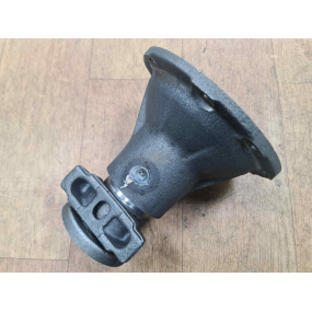 Крышка картера моста переднего редукторного с кожухом полуоси