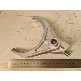 Вилка включения переднего моста раздаточной коробки Dymos