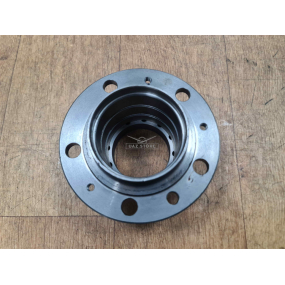 Ступица колеса редукторного моста - без болтов, без подшипников, без барабана