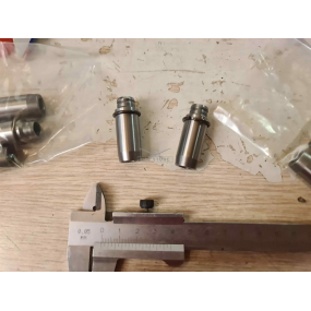 Втулки направляющие для 16-клапанного двигателя (8 впускного клапана + 8 выпускного клапана) SM