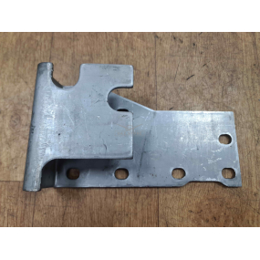 Кронштейн крепления механизма рулевого управления и главного тормозного цилиндра к раме 452